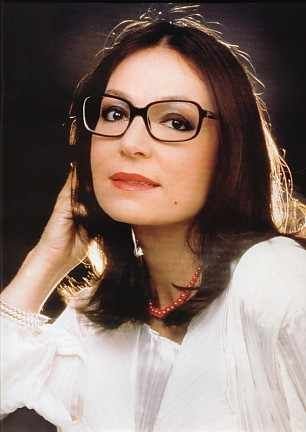 NANA MOUSKOURI - The Greek Singer NANA MOUSKOURI