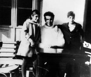 Mikis Theodorakis and his children in exile